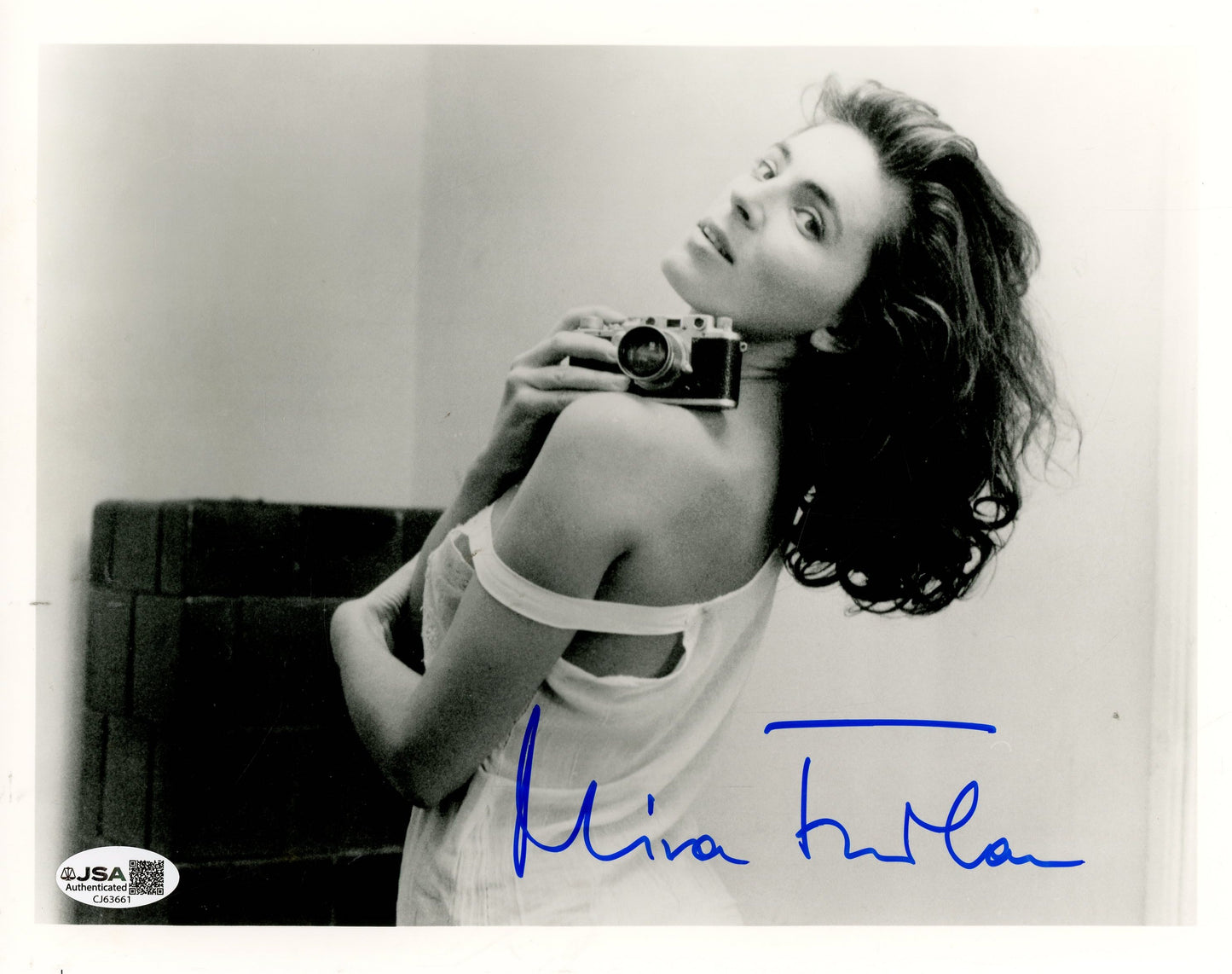 MIRA FURLAN AUTOGRAPHED 8X10 PHOTO - ENTERTAINMENT (JSA) LOST, BABYLON 5