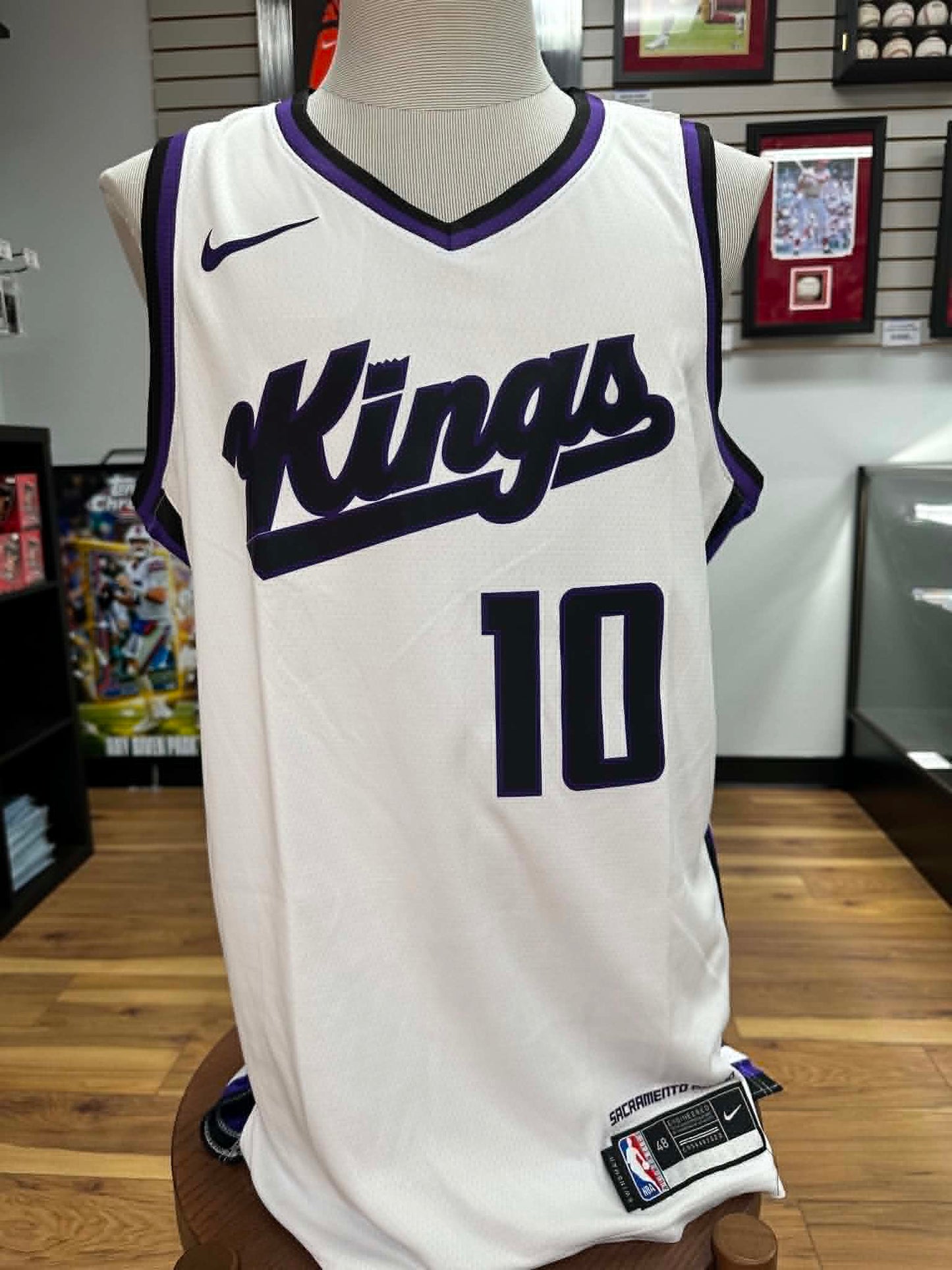 DOMANTAS SABONIS AUTOGRAPHED KINGS JERSEY (BECKETT COA)
