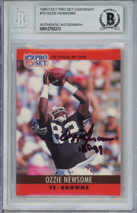 1990 FACT PRO SET OZZIE NEWSOME #75 "HOF" INSCRIPTION BAS AUTO