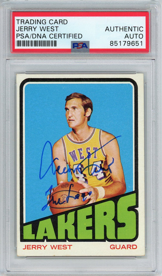 1972 TOPPS JERRY WEST AUTO CARD W/ THE LOGO INSCRIPTION (9651)